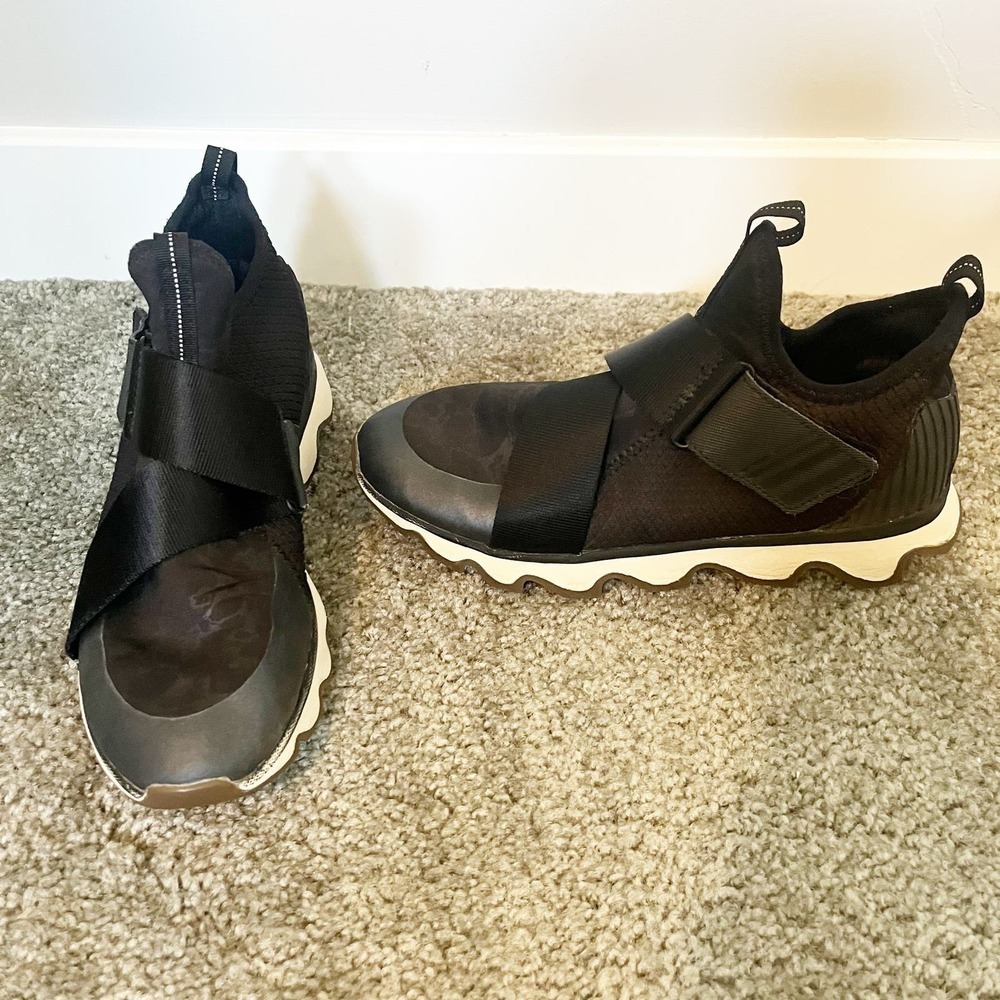 Sorel kinetic black sneaker women’s size 9